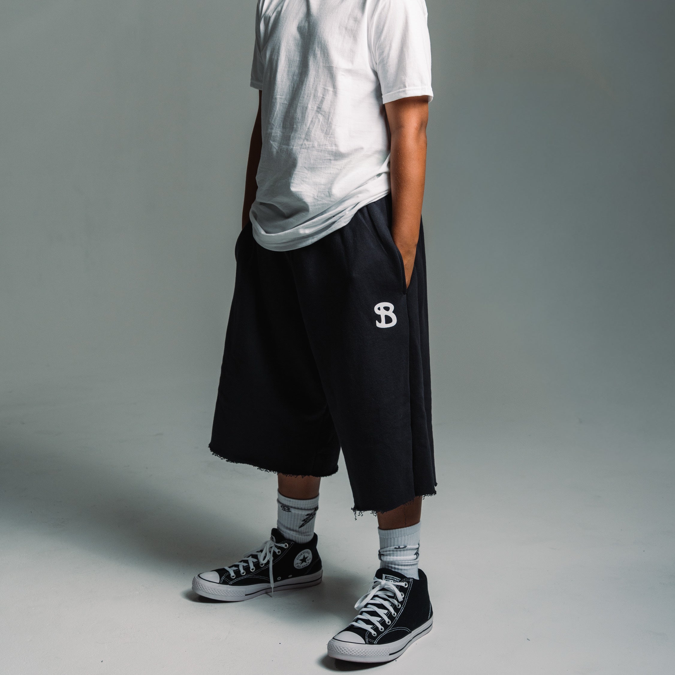 YOUTH CORE CUTOFF SWEATSHORTS - BLACK