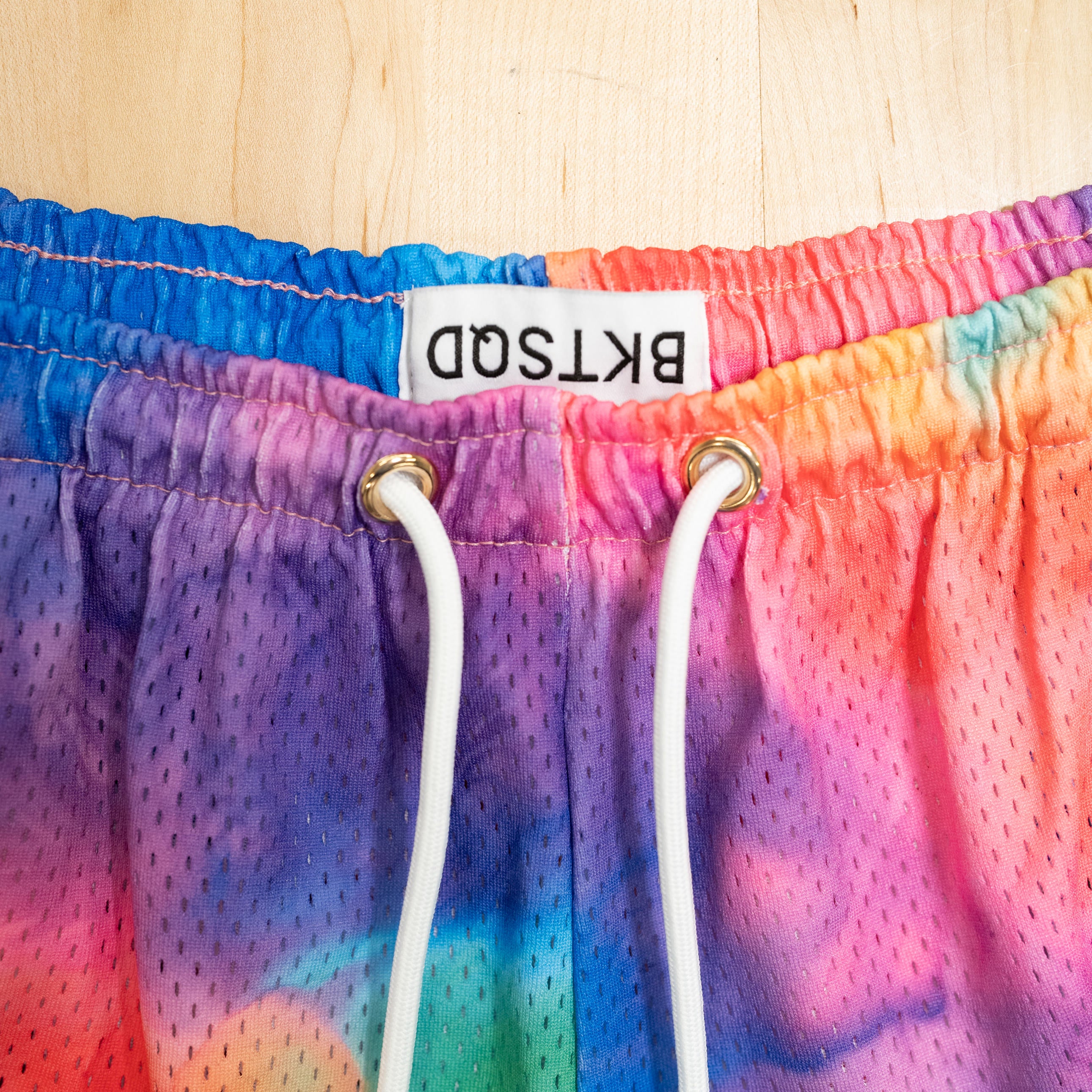 WOMEN’S DREAMY TIE DYE SHORTS