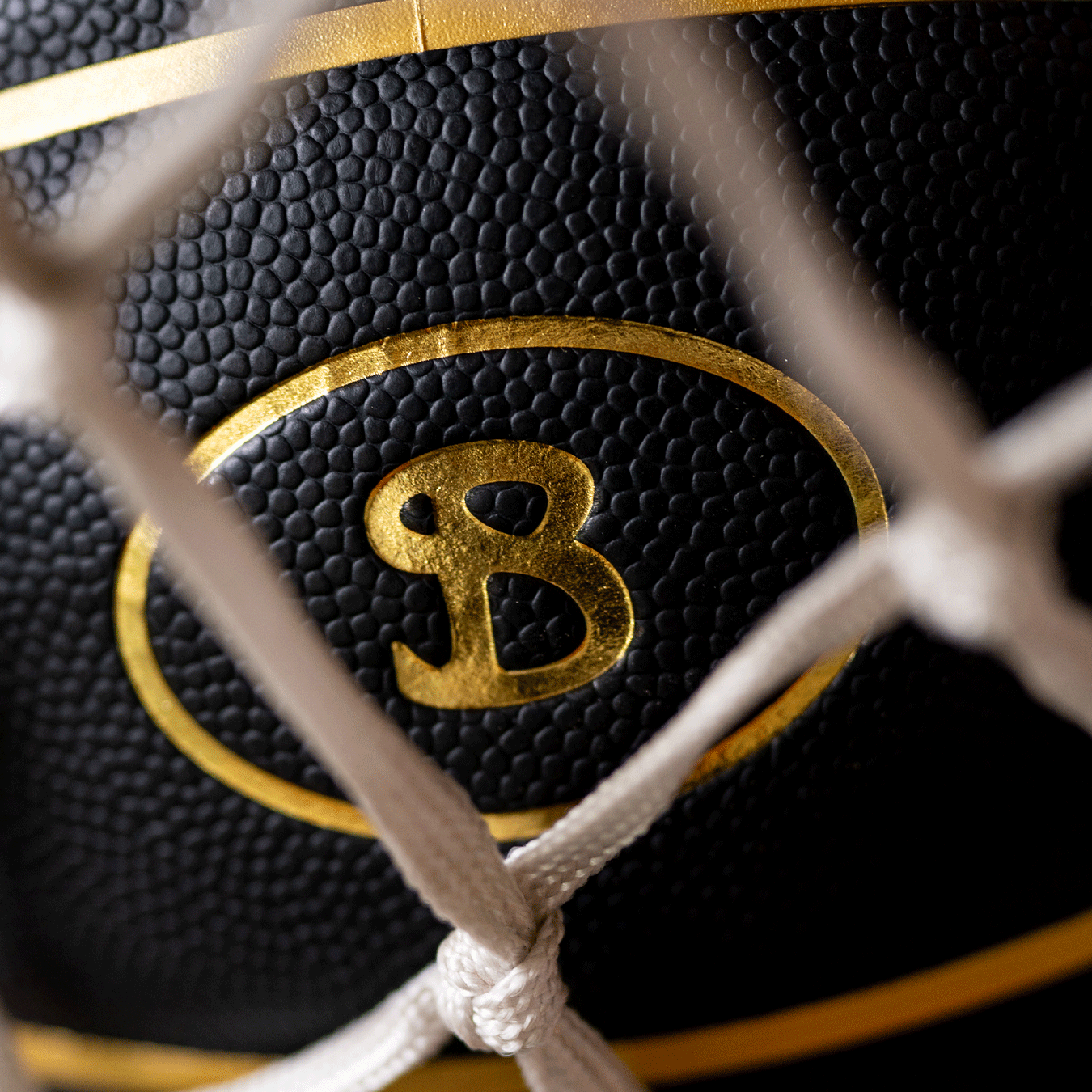 BASKETBALL - BLACK & GOLD SIZE 7