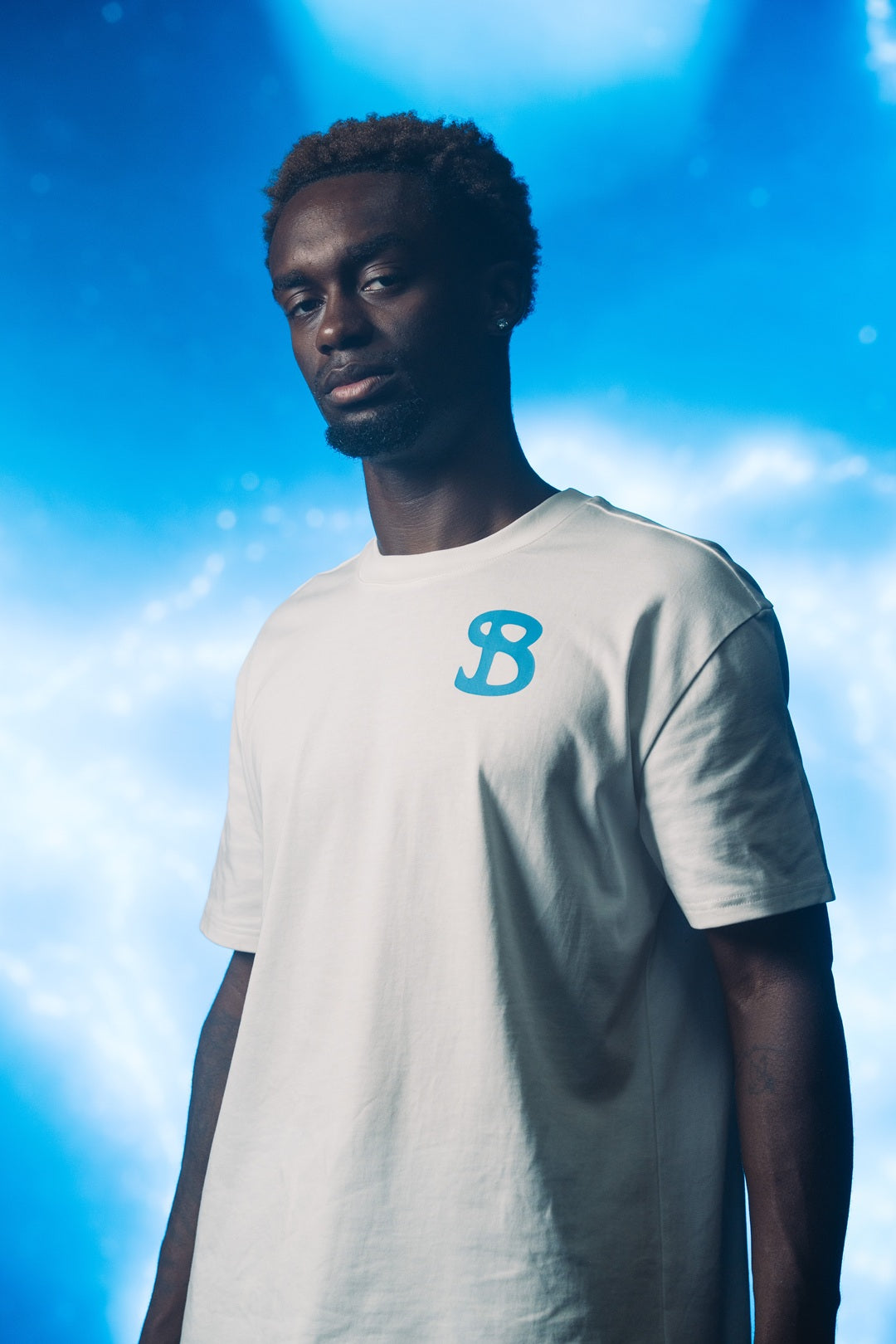 WHITE DIAMOND BUCKIE TEE