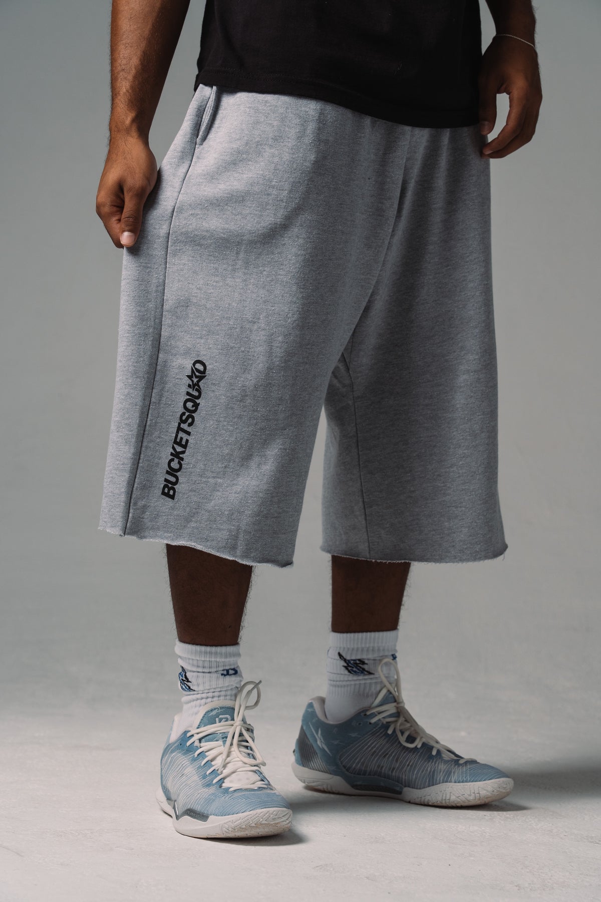 CORE CUTOFF SWEATSHORTS - GREY