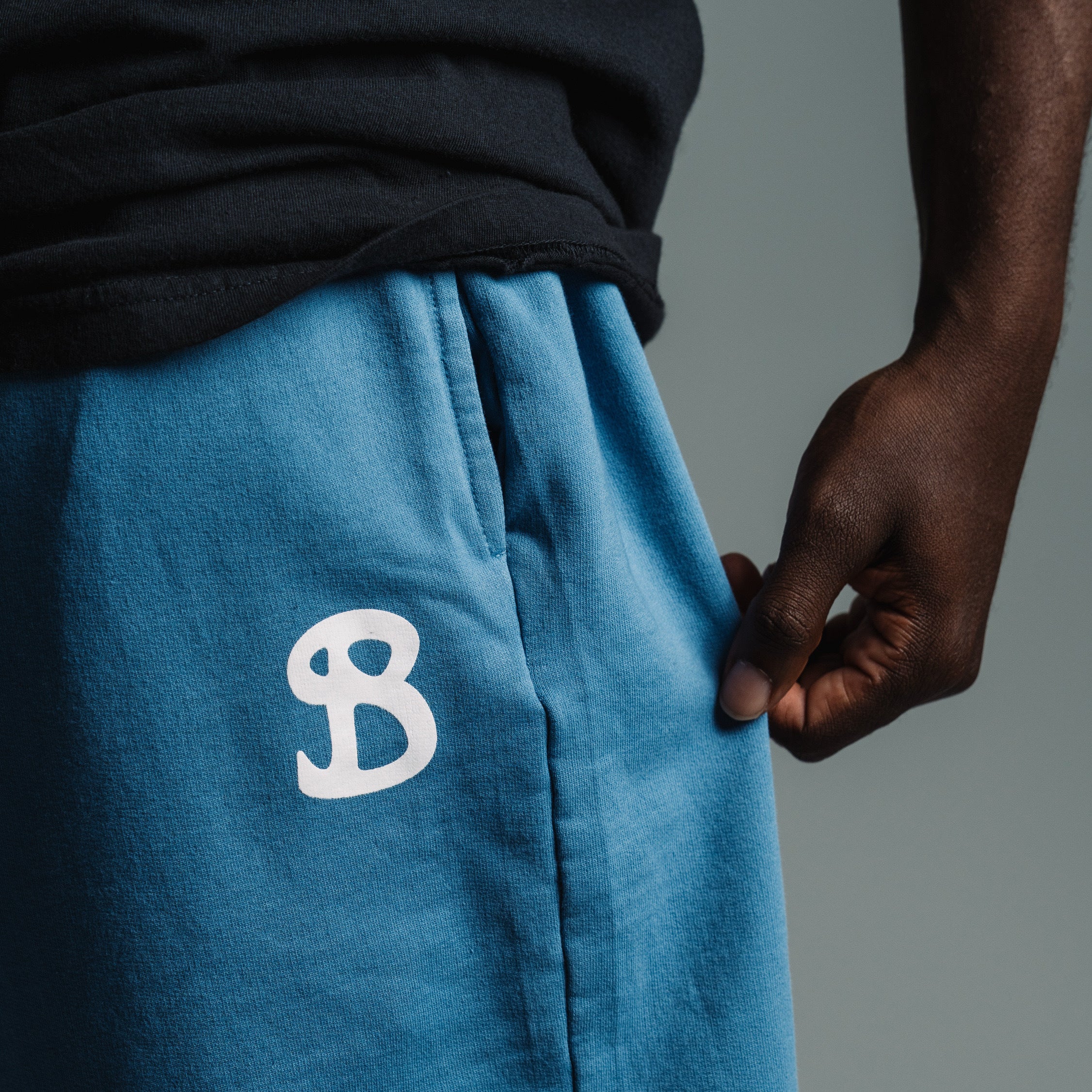 CORE CUTOFF SWEATSHORTS - BABY BLUE