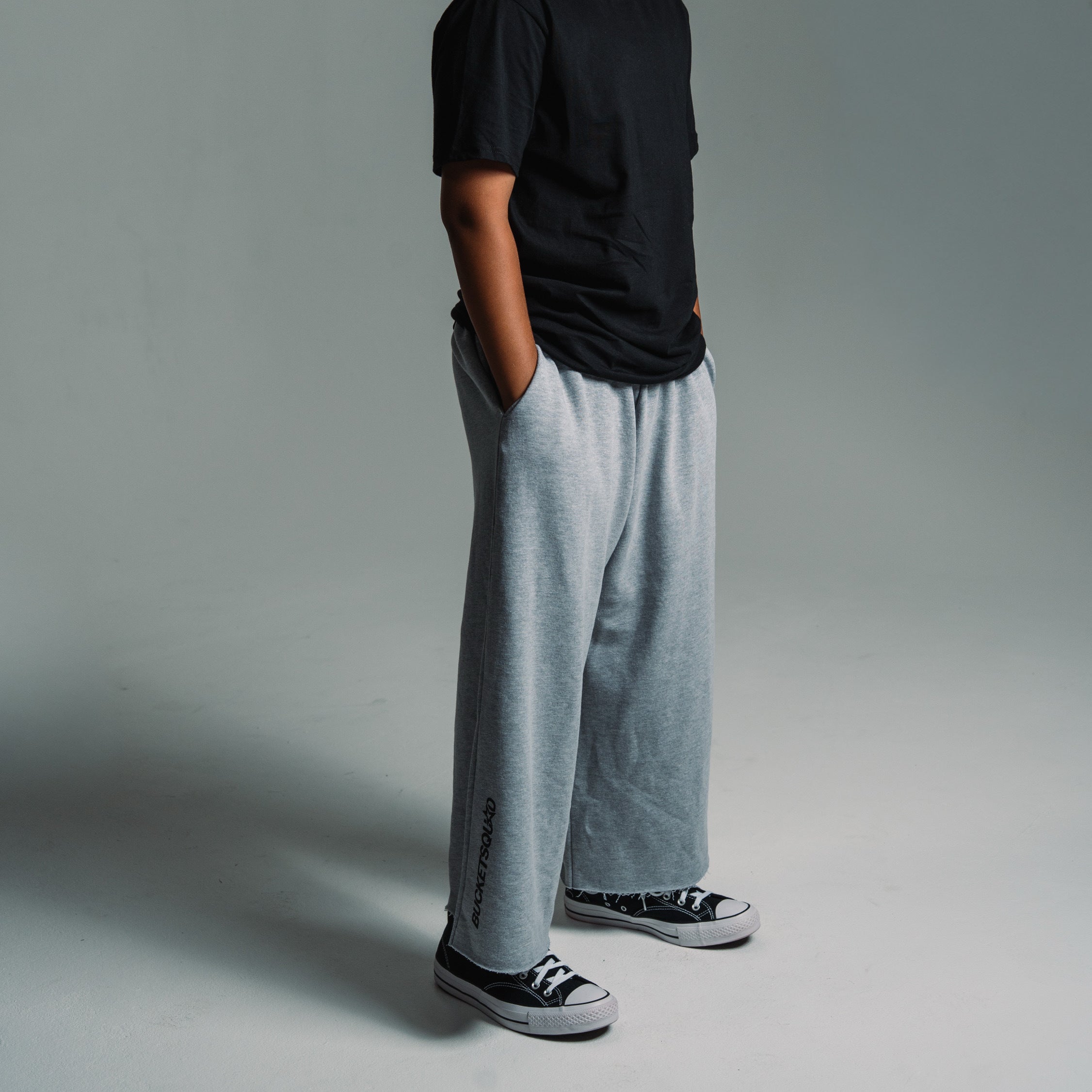 YOUTH CORE CUTOFF SWEATPANTS - GREY