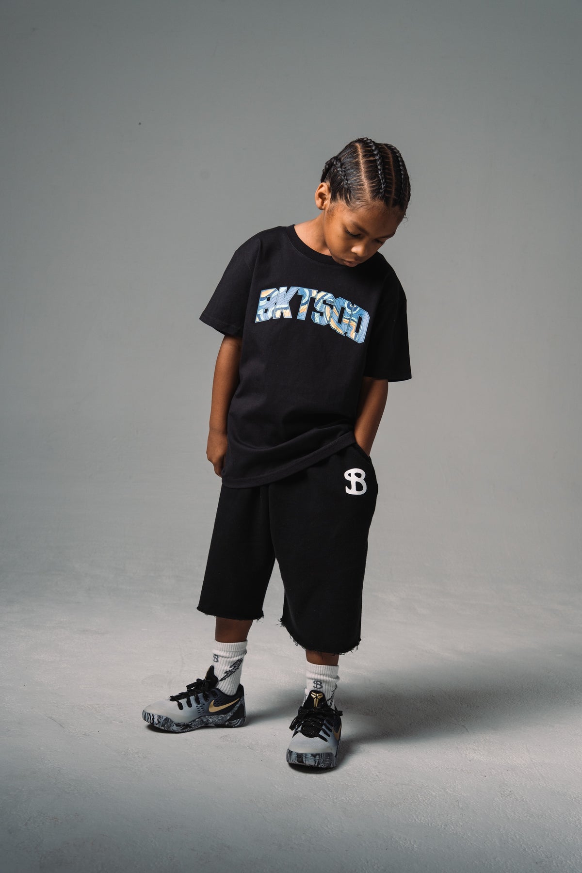 YOUTH CORE CUTOFF SWEATSHORTS - BLACK