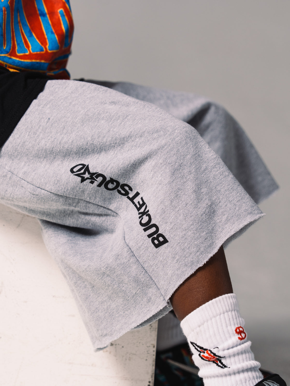 YOUTH CORE CUTOFF SWEATSHORTS - GREY