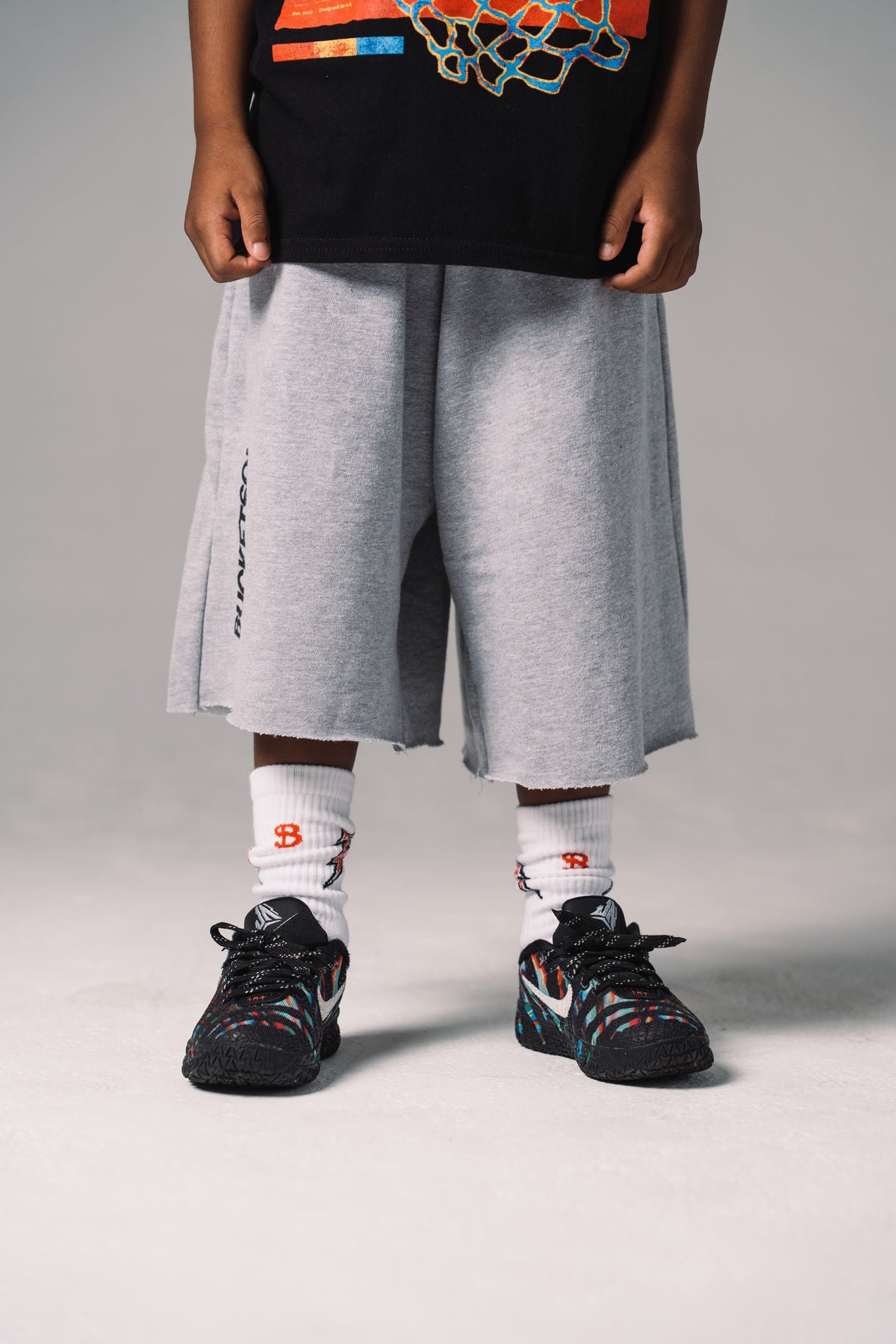 YOUTH CORE CUTOFF SWEATSHORTS - GREY